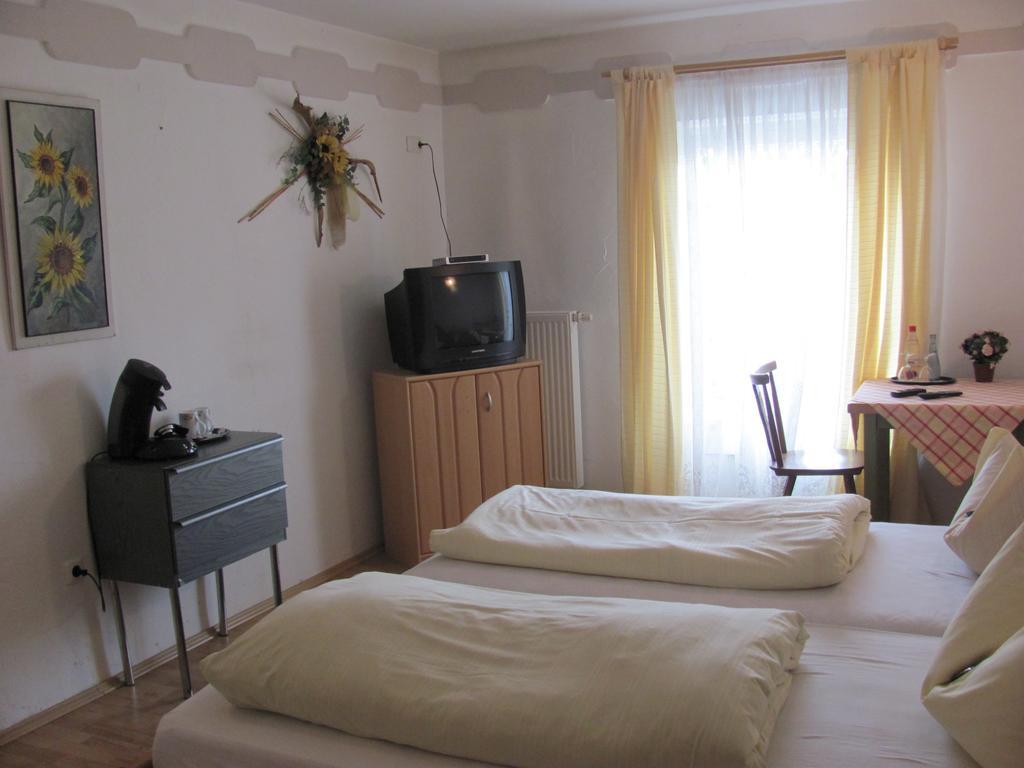 Hotel Negele Hohenfurch エクステリア 写真
